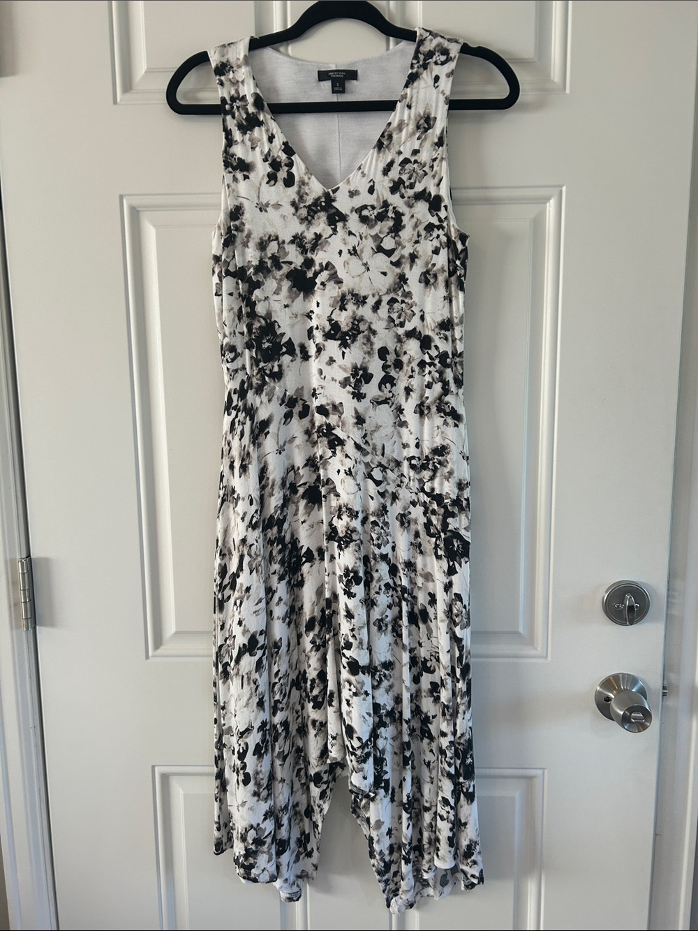 Sleeveless Black & White Floral V-Neck Dress